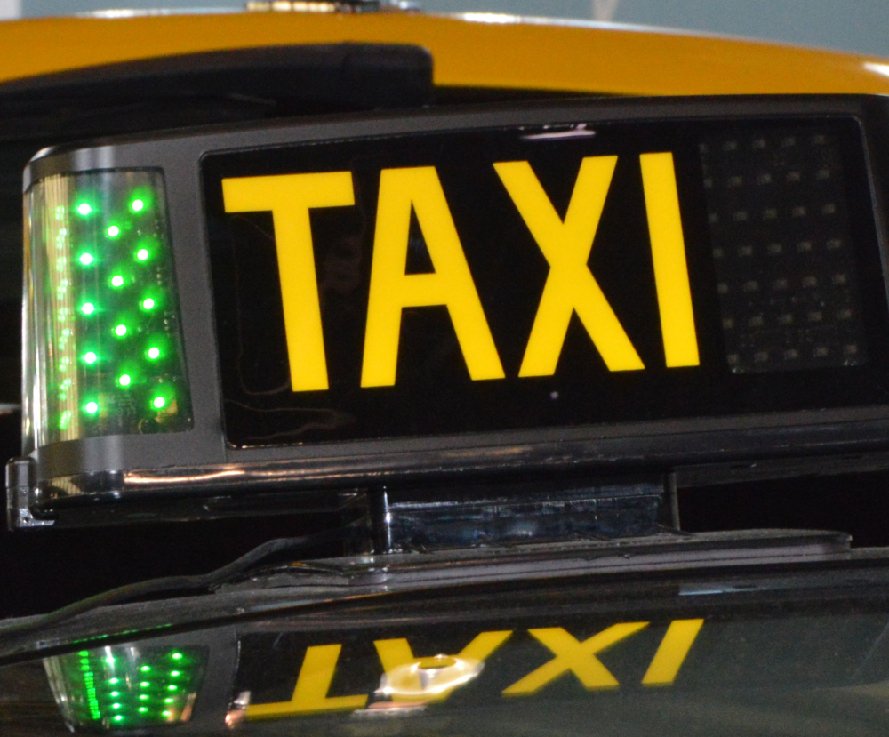Taxi disponible 24 horas en Barcelona, también nocturno.